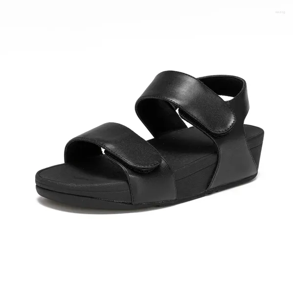 Chaussures habillées Sandales pour femmes de haute qualité Été Confortable Respirant Plage Pantoufles de vacances Talon incliné Semelle épaisse Net Rouge