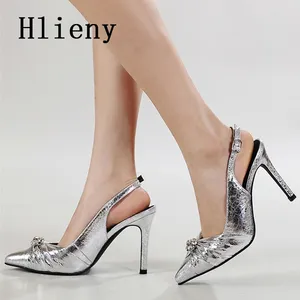 Chaussures habillées Hlieny 2024 Silver mince talons hauts femmes pompes de la mode plissée de la mode Back Backle Strap Part Prom Prom
