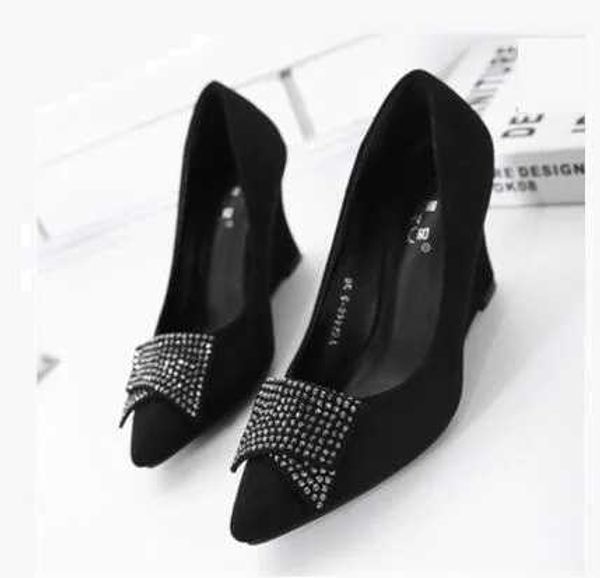 Chaussures habillées Chaud Sexy Léopard Cristal Pompes 2019 Automne Bouche Peu Profonde Pente Femme Européenne Américaine Pointu Coins Simples H240321