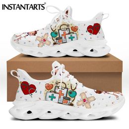 Chaussures de robe INSTANTARTS Marque Design Femmes Baskets Blanc Soins Infirmiers Mignon Dessin Animé Infirmière Médecin Imprimer Lumière À Lacets Appartements Chaussures 230112