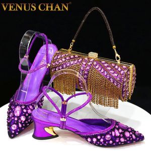 Chaussures habillées Design italien Sac tridimensionnel à double usage et chaussures à talons pour dames Matériau brillant pour la fête de mariage au Nigeria 231024