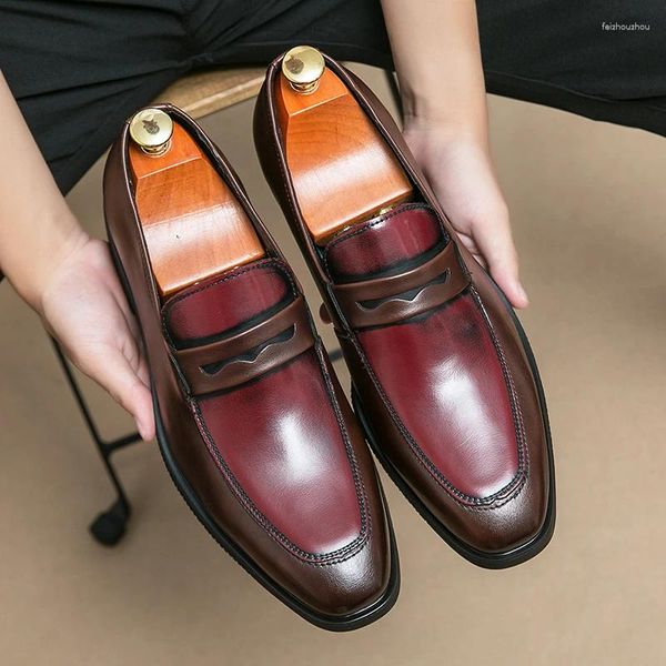 Chaussures habillées italiennes pour hommes, mode décontractée, fond épais, pompon formel pour hommes, mocassins d'affaires