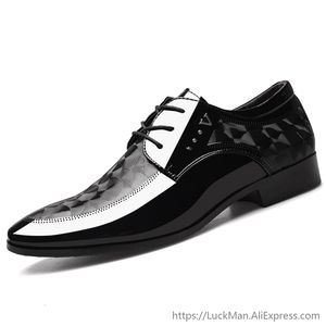 Dress Shoes Italiaans Oxford voor mannen Designer Heren Patent PU Leer Zwart puntige teen klassieke derbies 230130