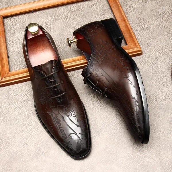 Zapatos de vestir estilo italiano de cuero genuino de cuero hecho a mano grabado oxford encaje de la oficina formal para hombres