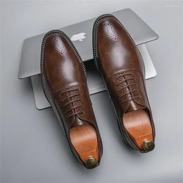 Chaussures habillées Italie 38-46 Men's Man 2024 Men Sneakers Sport Ternis Les importateurs les plus vendus en Chine Utilisation spéciale