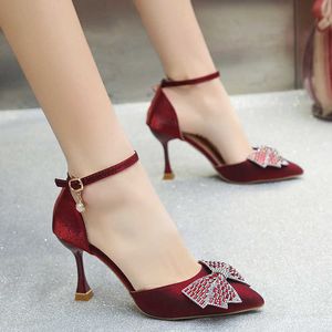 Kledingschoenen jmprs sexy stiletto hakken enkelband pompen vrouw glanzende strass bowknot trouwschoenen voor vrouwen zijden satijnen hoge hakken schoenen 221224