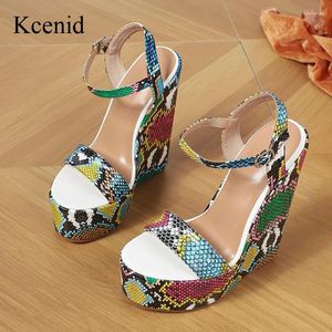 Chaussures habillées Kcenid Summer Open Toe Ankle Buckle Strap Platform Plateforme Sandals Fashion Snake Imprimé Round Head High Heels Party