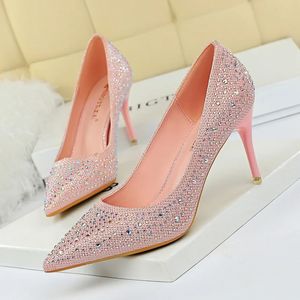 Chaussures habillées Chaussures de mariage de mode coréenne talon haut 7 cm talon mince bouche peu profonde pointu chaussures de banquet sexy diamant chaussures simples grande taille 43 231212