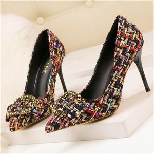 Kledingschoenen Koreaanse gemengde kleuren wollen vrouwen pumps elegant kristal metalen buckle dames hoge hak herfst ondiepe kantoor schoentress