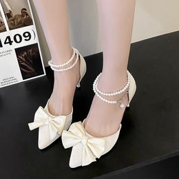 Zapatos de vestir de encaje Vintage elegante tacón alto mariposa nudo hada dulce fiesta zapato damas perla cadena Retro francés bombas boda 230818