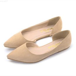 Chaussures Habillées Dames Branco Mocassim Feminino Sapatos Plus La Taille 48 Appartements Bout Pointu TPR Semelle Souple Couverture Talon Mocassins D'été Respirant Flock L230721