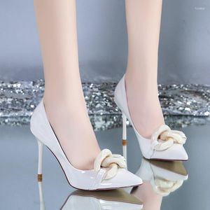 Chaussures habillées dames hautes talons peu profonds bouche pointue poitrine sexy mariage noir blanc rose navire