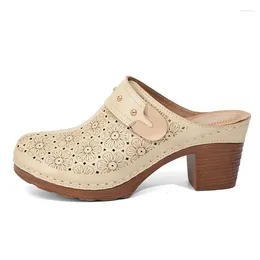 Zapatos de vestir Lady Bombas 2024 Mules de mujer Zapatillas de flores caladas Ocio diario Tacones sin cordones Moda Plataforma de tacón cuadrado