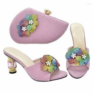 Zapatos de vestir Última llegada Italiano con bolsos a juego para zapatos y monedero Conjunto de diseño Mujeres # 39; s Bombas de fiesta Tacón alto