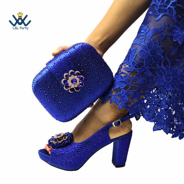 Zapatos de vestir las últimas mujeres y bolsas africanas en el diseño azul real Pombas de damas italianas para fiesta de jardín