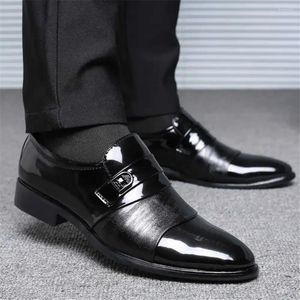 Geklede schoenen Latin Gentleman Man Hakken Heren Heren Loafer Sneakers Sportstijl Tenya Kit Spelen Joggings Prijs
