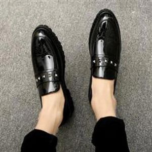 Robe chaussures en cuir hommes d'affaires vêtements de cérémonie Brogue Style britannique été respirant décontracté banlieue homme mariage marié S