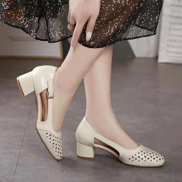 Chaussures habillées Sandales en cuir pour femmes avec talons moyens Chaussures d'été 2024 Dames Bureau Travail Square Vintage Offre VIP
