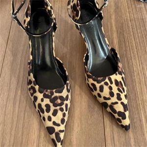 Chaussures habillées Leopard pour les femmes pointues pointues talons hauts Sangle de cheville Pompes féminines