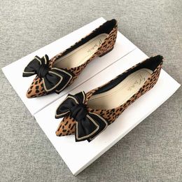 Chaussures habillées imprimé léopard chaussure unique 2023 printemps nouvel arc chaussures à semelle souple femmes confortable tout correspondant pointu plat dame chaussures plates L230724