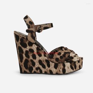 Chaussures habillées imprimé léopard sandales compensées femmes Peep Toe cheville ouverte à lacets boucle croix Design noir marron couleurs mélangées mode luxe