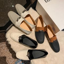 Geklede schoenen LeShion Of Chanmeb Luxe merk Metal Lock Loafers Echt leer Platte dames Mixcolor Designer Slipons Flats Maat 3341 231019