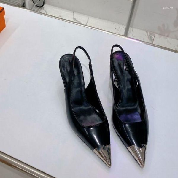 Chaussures habillées Ln l'été de 2023 sandales à talons hauts en métal à Baotou femme vide après de beaux mots avec ceinture en cuir