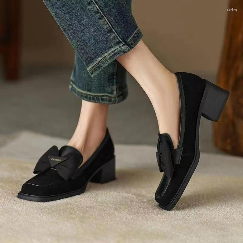 Klädskor loafers kvinnor vår 2023 modedesigner chunky klackar kvinna elegant fyrkantiga tå kontor pumpar zapatos