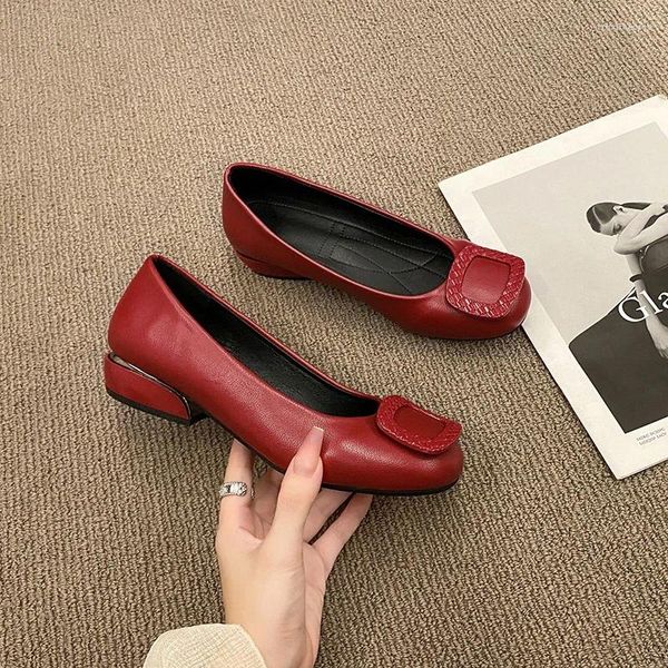 Robe chaussures luxe 2024 femmes mode rouge pu cuir court talon carré pompes dame décontracté haute qualité confort bureau femme été