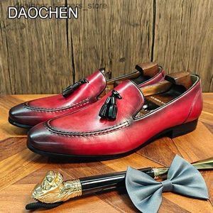 Chaussures habillées marque de luxe pour hommes chaussures en cuir rouges tassel shoelaces pour hommes ganters robes de mariée bureaues de chaussures pour hommes décontractés