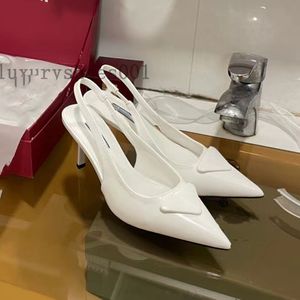 Nette schoenen Luxe merken 2023 Designer Sandaal Hoge hakken Lage hak Zwart Geborsteld leer Slingback Pumps Zwart Wit Lakleer 35-40 3.7 09