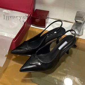 Chaussures habillées Marques de luxe 2023 Designer Sandal Talons hauts Talon bas Noir Cuir Brossé Slingback Pompes Noir Blanc Cuirs Vernis 35-40 3.7 11