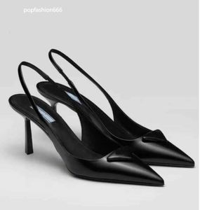 Dress Shoes Luxury Brands 2024 Designer Sandaal Hoge hakken Lage hak Black geborsteld Leather Slingback Pumps Zwart Wit Patent Leer 35-40 Fashion Shoes 457457