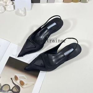 Chaussures habillées Marques de luxe Designer Sandal Talons hauts Talon bas Noir Cuir brossé Slingback Pompes Noir Blanc Cuirs Vernis 35-40 3.7 04