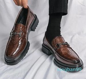 Chaussures habillées Luxe Crocodile Imprimer Le Fou Haute Qualité En Cuir Mode Semelle En Caoutchouc Pour Hommes Marron Casual