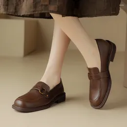 Zapatos de vestir Diseño de lujo Primavera Cabeza redonda Bombas de mujer Casual Flojo Slacker Slip-On Elevado Retro Cowhide Med Tacones