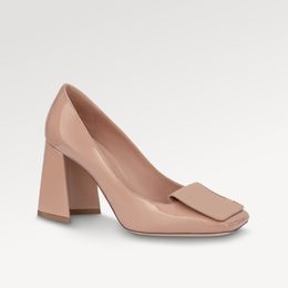 Zapatos de vestir Diseñador de lujo 2024 Bombas de batido de charol de alta calidad para mujer Tacones gruesos Tacones sexy Hebilla de fiesta Punta cuadrada Zapato de boda Tamaño 35-42 con caja