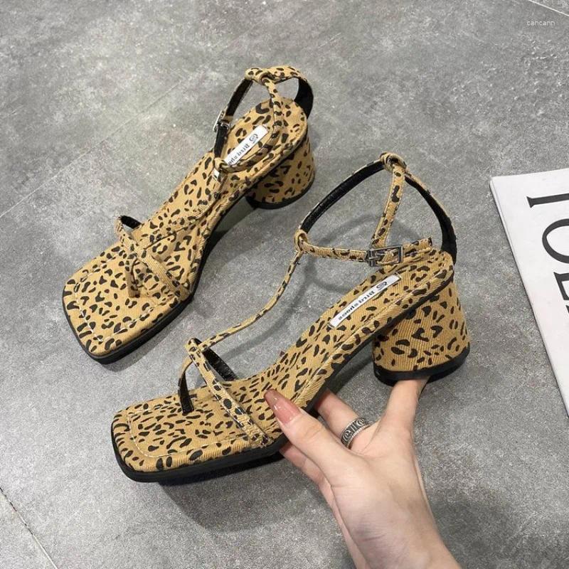 Zapatos de vestir Diseñador de lujo Moda Sandalias romanas Mujeres Elegante Punta cuadrada Tacón medio Señoras Sexy Leopardo Tacones gruesos Zapatos