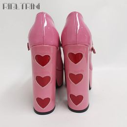 Chaussures habillées Designer de luxe Marry Janes Pompes pour femmes Love Heart Talons hauts Boucle Plate-forme Punk Chunky Pink Wedding Party Chaussures pour femmes 230225