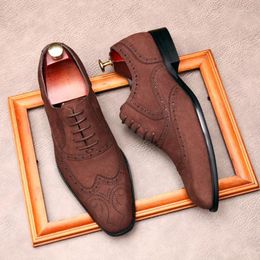 Geklede schoenen Luxe mode Suède Heren Formeel Echt leer Zwart Bruin Handgemaakt Ontwerper Klassieke brogues Bruiloft Sociale man