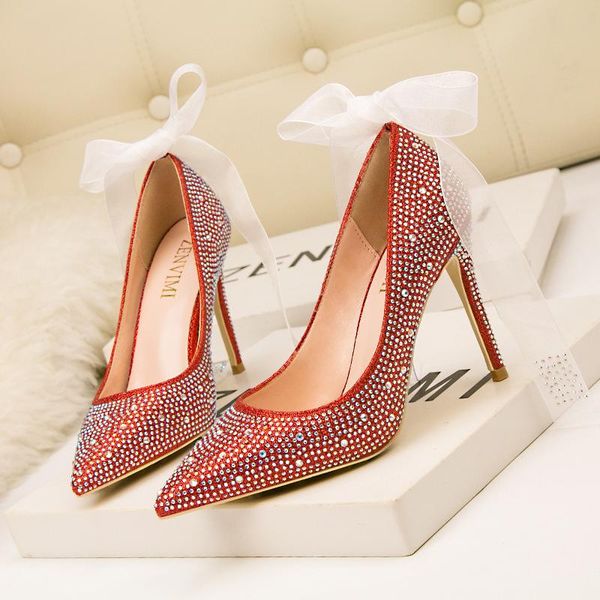 Zapatos de vestir de lujo de cristal completo, zapatos de punta estrecha y poco profundos, zapatos de tacón sexis de encaje con lazo, tacones altos de princesa, tacones de aguja brillantes de marca para mujer