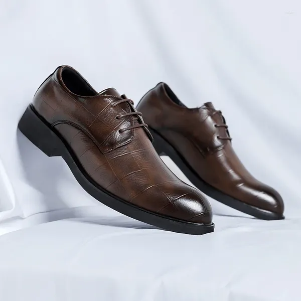 Zapatos de vestir Hombres de lujo Vestir Negocios Clásico Casual Cuero Derby Boda Diseñador Punta puntiaguda Oficina Invierno Brand2024