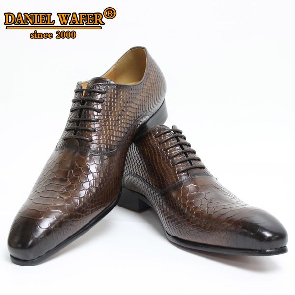 Zapatos de vestir Hombres de lujo Oxford Estampados de piel de serpiente Estilo clásico Cuero Café Negro Con cordones Punta estrecha Formal 230712