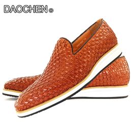 Geklede Schoenen LUXE HEREN CASUAL LEREN SCHOENEN SLIP ON LAFERS WEAVE PRINTS ZWART BRUIN HEREN JURK KANTOOR DAGELIJKS WANDELEN VOOR HEREN 230731