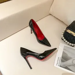 Robe chaussures de luxe pompes pour femmes rouge brillant fond marque grande taille haut talon sexy fête bout pointu mariage
