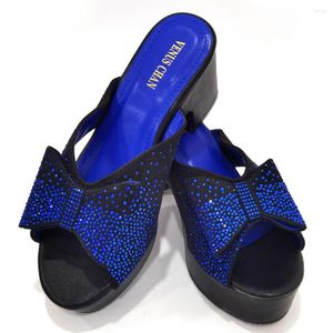 Dress Shoes Luxury Women Designers Blue Heels Elegant versierd met strass Bloemen print dames slippers