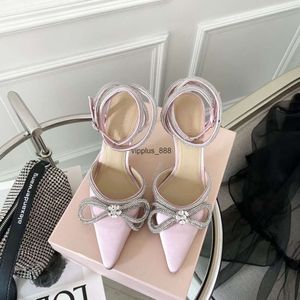 Chaussures habillées Mach pour femmes Designers Satin Bow Pompes Cristal Embelli strass Soirée femmes chaussure talon aiguille sandales