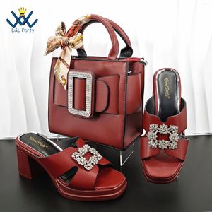 Robe chaussures matures style de mode dames italiennes belle et sac assorti ensemble en couleur vin 2024 spéciaux pantoufles pour