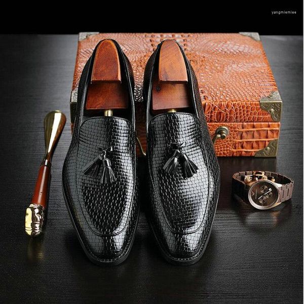 SATOS DE VESTO Negocios para hombres Panado Flat Formal Inglaterra Tassel Retro Leatere Lofer Big Tamaño 37-48 A51-44