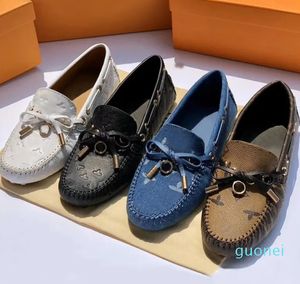 Chaussures habillées hommes chaussures de créateur été arc plage femmes chaussures en cuir plat boucle en métal sandales décontractées dame lettre homme classique chaussure de travail marron grande taille